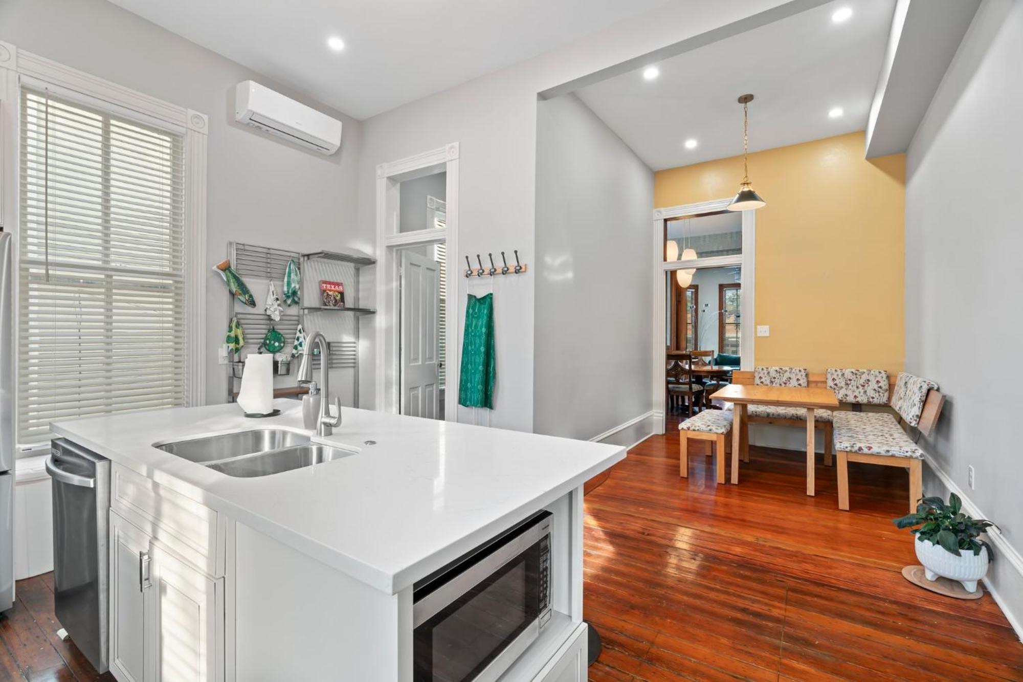 Historic Galveston Family Beach Home With 3 King Beds Εξωτερικό φωτογραφία