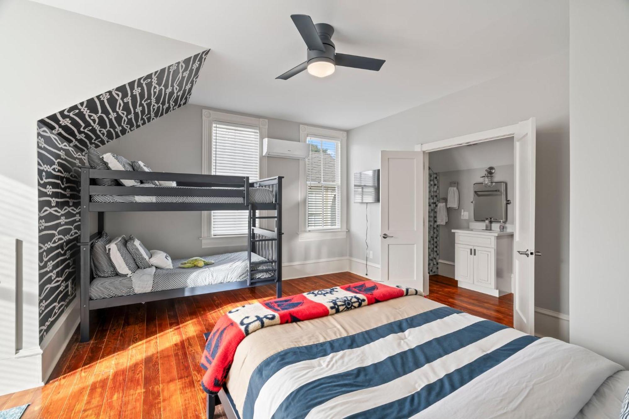 Historic Galveston Family Beach Home With 3 King Beds Εξωτερικό φωτογραφία