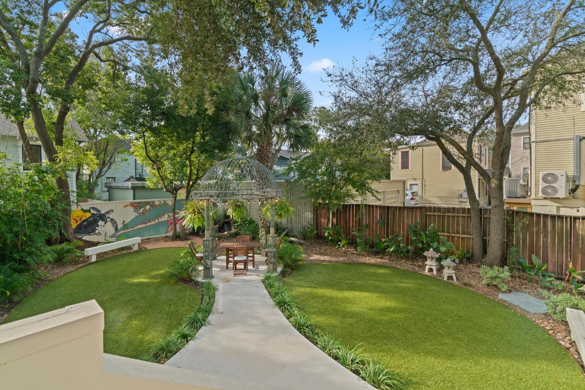 Historic Galveston Family Beach Home With 3 King Beds Εξωτερικό φωτογραφία